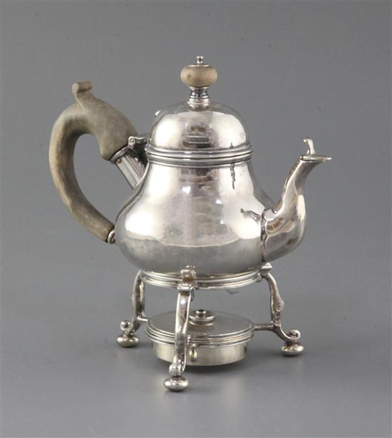 A 1980s Queen Anne style silver spirit kettle, on tripod stand with burner, by Rodney C. Pettit, gross 18 oz.